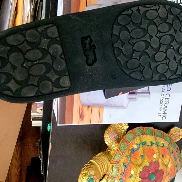 Nwt sold out .Coach famous by Bisquait slides 1 pair priced price final size 12 - Picture 5 of 5